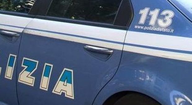Roma, donna trovata morta in casa con il nastro adesivo sulla bocca
