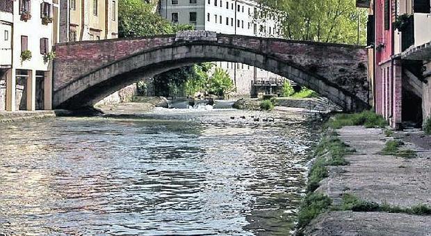 Padova. Studentessa 21enne si sveglia mezza nuda sotto un ponte: «Mi hanno stuprata»