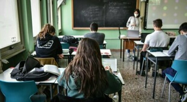 Napoli, in Consiglio regionale arriva il questionario anticamorra degli studenti