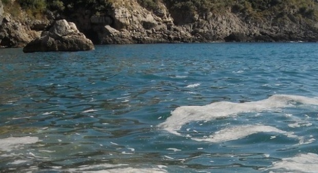 Mare in Campania, Legambiente: inquinato il 64% dei punti monitorati