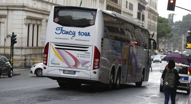Ucciso da bus turistico, fatale la stretta mancata: dal Comune troppi rinvii