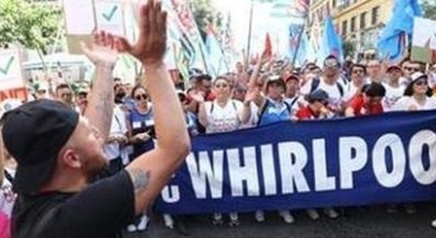 Whirlpool, gli operai restano con il fiato sospeso: mercoledì il Governo ha convocato il summit con azienda e sindacati