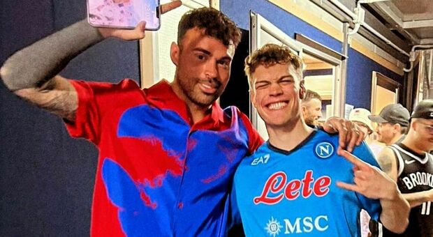 Blanco con la maglia del Napoli: lo scatto social con l'amico Andrea Petagna