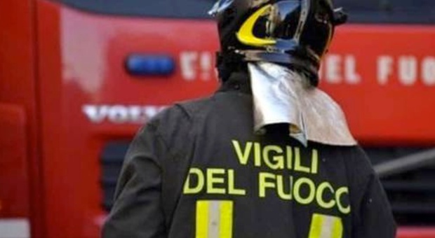 Incendio in una palazzina a Levico: morto un 59enne. Dieci persone evacuate