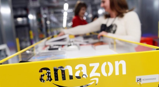 Amazon alzerà lo stipendio dei dipendenti a 15 euro l'ora