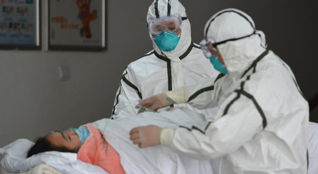 Coronavirus, diretta: i morti sono 259. Primo caso in Spagna, matrimoni rinviati in Cina