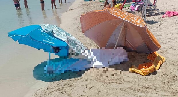 Malore al mare: si accascia e muore in spiaggia. Tragedia a Porto Cesareo
