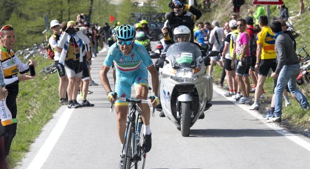 Fantastico Nibali: il Giro d'Italia è suo «Scarponi merita una statua»