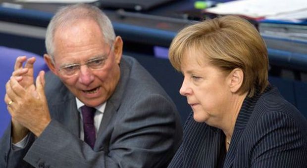 La Merkel e Schaeuble divergono su “come risolvere” il problema