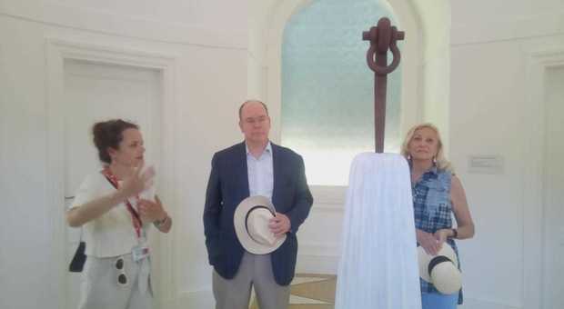 Alberto di Monaco in visita alla Biennale d'Arte