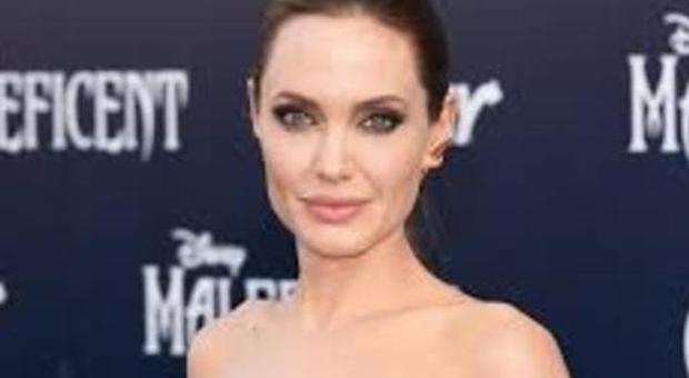 Angelina Jolie ha la varicella e sospende tournéeun vaccino contro l'herpes zoster protegge gli anziani