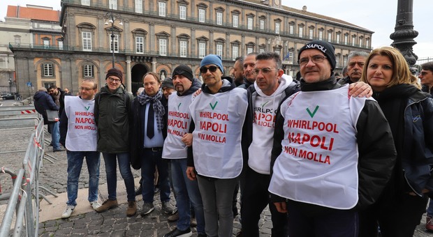 Whirlpool, sindacati in prefettura: «È la vertenza prioritaria a Napoli»
