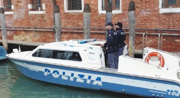 Venezia, rapinavano i commercianti con la pistola scacciacani: due arrestati