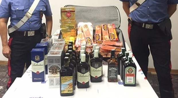 Ladri trasfertisti: centinaia di km per rubare alcolici, arrestati