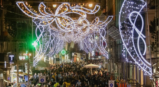 Natale a Napoli, intervista a Ciro Fiola: «Pronti 10 alberi illuminati, Natale non sarà al buio»
