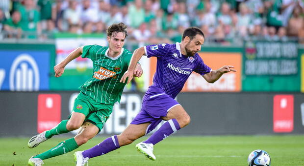 Conference League, Fiorentina sconfitta 1-0 in Austria dal Rapid Vienna nell'andata dei playoff
