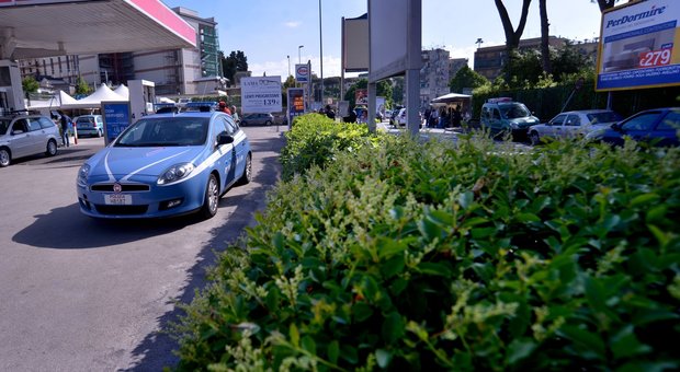 Napoli, topo d'auto arrestato a Fuorigrotta: sorpreso con il kit dello scasso