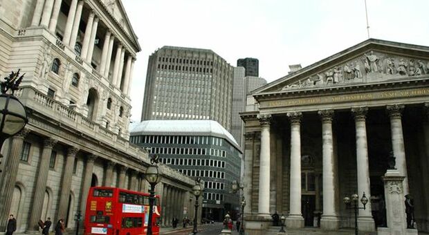 Bank of England conferma tassi e piano di stimolo