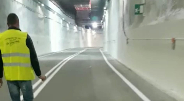 Tunnel di Avellino, il Comune gira un videoclip nel cantiere eterno