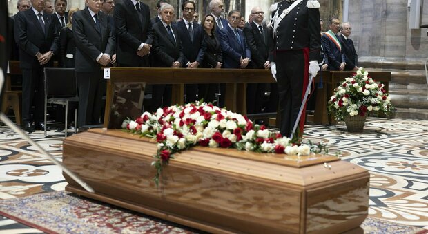 Berlusconi funerali, l'omelia di Delpini: «Ha chi lo applaude e chi lo detesta, ma è solo un uomo che incontra Dio»