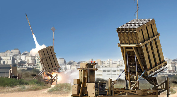 Cos'è l'Iron Dome? Il sistema di difesa israeliano che neutralizza i missili di Hamas. «Costa 50 milioni di dollari a batteria»