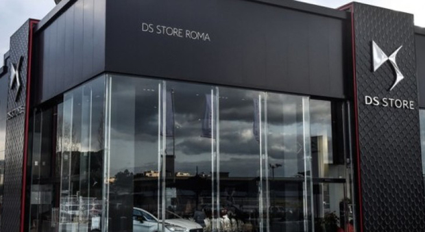 E' stato inaugurato il primo store romano del marchio francese DS Automobiles - il secondo in Italia, dopo quello milanese - aperto in via Tiburtina, all'altezza del Grande Raccordo Anulare