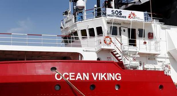 Migranti, tutti negativi i 180 a bordo della Ocean Viking