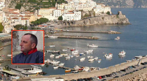 Giallo ad Amalfi. Ormeggiatore trovato morto su una barca. I video rivelano: con lui c'erano due giovani donne