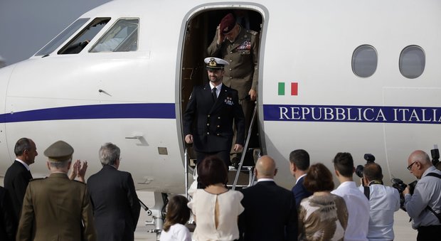 Marò, Girone atterrato a Roma all'aeroporto di Ciampino