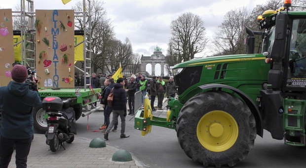 Bilancio Ue: 100 trattori a Bruxelles contro tagli alla Pac