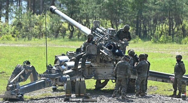 Kiev schiera gli obici M777, l'arma più potente inviata dagli Usa