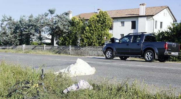 Travolto dal pickup: muore ciclista