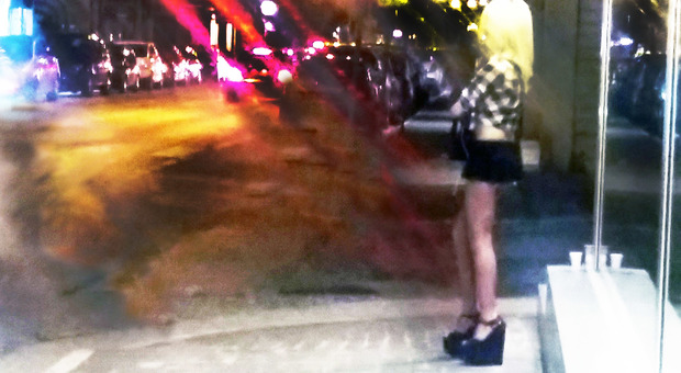 Senigallia, le multe cacciano i clienti: le prostitute scompaiono dalla Statale