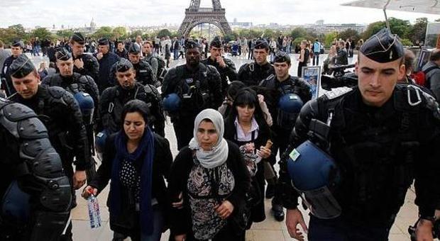 Francia, nuovi atti anti-Islam: spari contro un passante turco