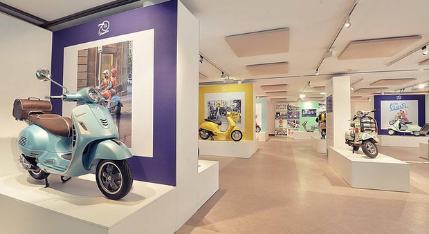 Uno scorcio della Salle Jean Despas, in Boulevard Vasserot a St. Tropez, location scelta dalla Piaggio in Costa Azzurra per la mostra sulla Vespa.
