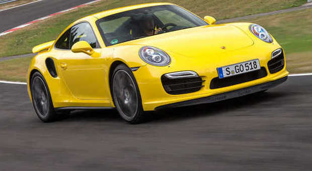 Porsche 911 Turbo, al volante della belva: 560 cv, 0-100 in 3,2", 318 km/h