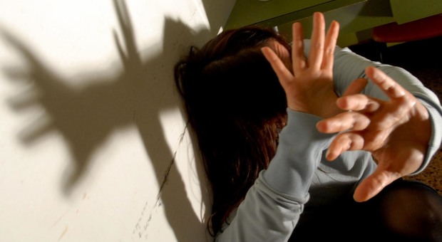 «Io, stuprata dallo straniero», riscontrati segni di violenza sul corpo