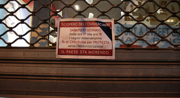 Porto San Giorgio, serrande giù per lo sciopero dei commercianti