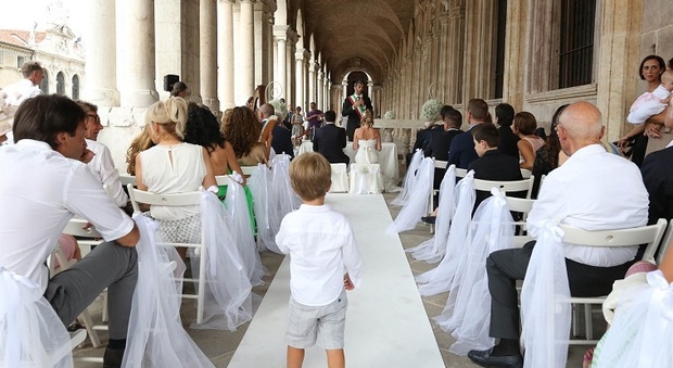 Uno dei pochi matrimoni celebrati in basilica