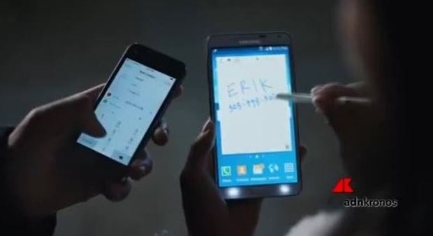 iPhone X, Samsung risponde con uno spot e prende in giro Apple