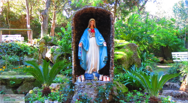Ischia, tre ragazze rubano i ceri nel Santuario Madonna dello Zaro