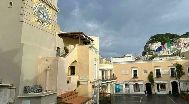 Capri, la storica edicola nella «Piazzetta» chiude dopo 90 anni
