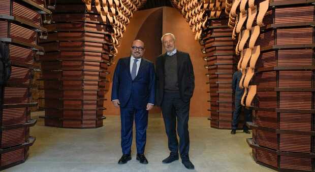 Biennale Architettura, il ministro Sangiuliano inaugura il Padiglione Italia: «Innamorato di questo progetto»