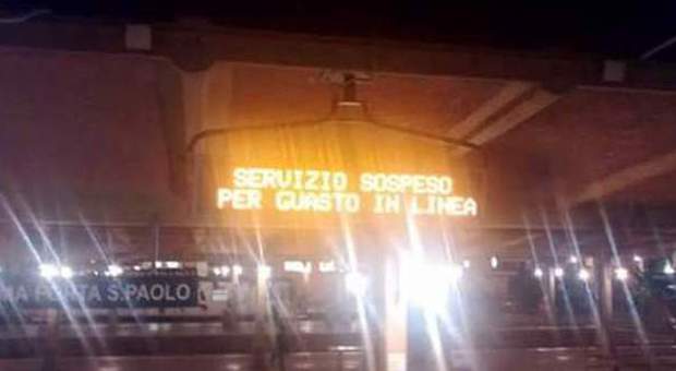 Roma-Lido, si guasta un altro treno: linea bloccata tra Porta San Paolo e Magliana