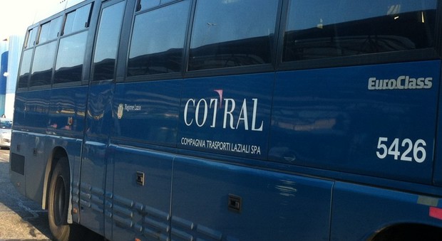 Tivoli, schianto fra bus Cotral e due auto, cinque feriti