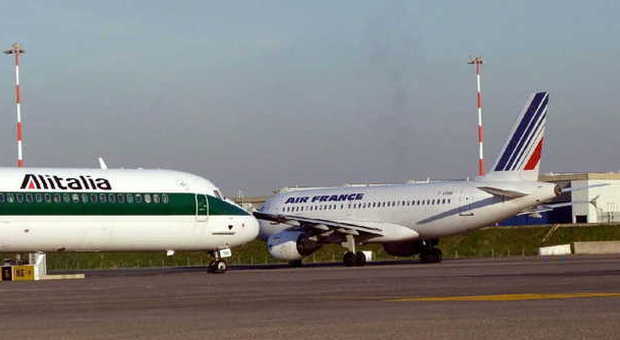 Alitalia, Fiumicino perde ancora passeggeri: si punta agli accordi con compagnie straniere