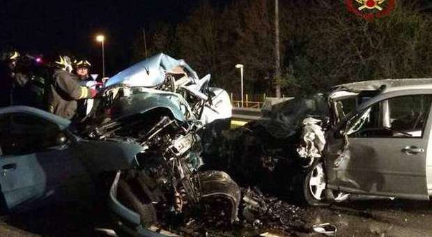 Scontro tra auto sulla Treviso Mare: ​morti entrambi i conducenti