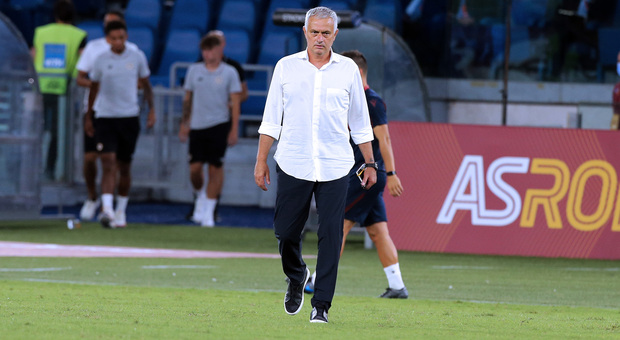 Roma, Mourinho: «Rispetto gli esuberi che vogliono andare a giocare. Mayoral? Mi serve»