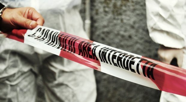 Maestra ritrovata morta in casa in un lago di sangue a Napoli: ha sbattuto la testa contro la stufa
