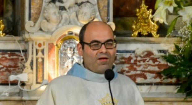 Napoli, l'urlo del parroco: «Ponticelli abbandonata noi tra faide e degrado»